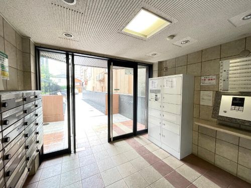 アーバンラックス今池の玄関
