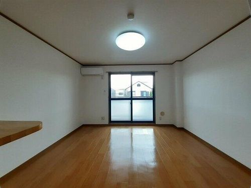 グリシーヌ1番館の居間