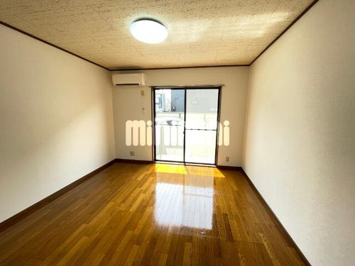 リバティー富本の居間