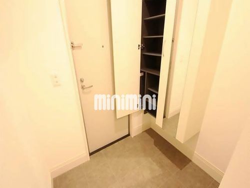 セレーノ古新の玄関