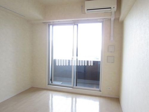 ラ・ヴィ・アン・ローズの居間