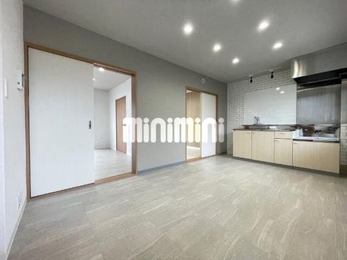 シャトルハイツB棟103の居間