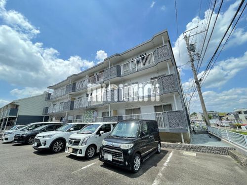 シャトルハイツB棟103の外観