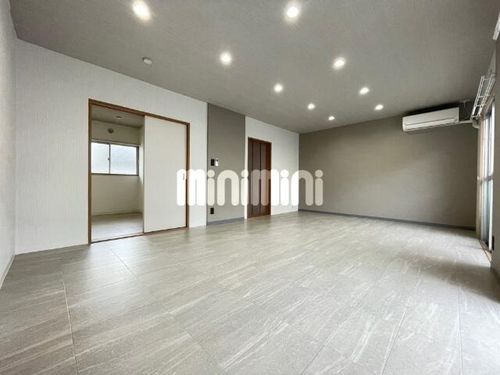 シャトルハイツB棟103の居間