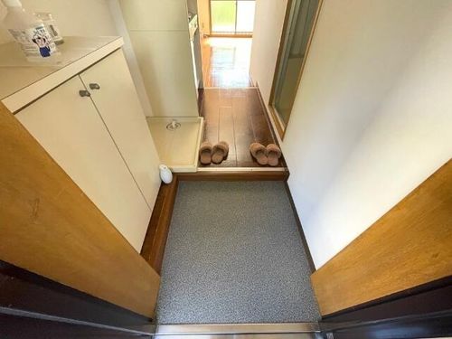 サンハイツ御幸の玄関