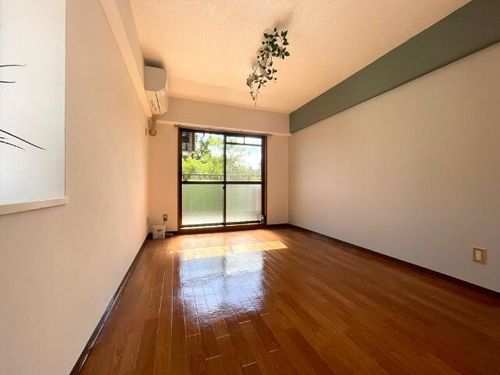 サンハイツ御幸の居間