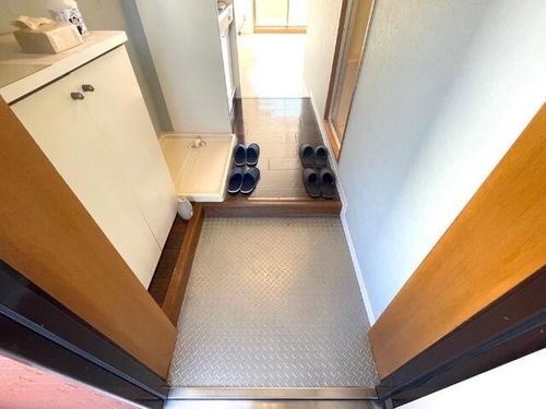 サンハイツ御幸の玄関