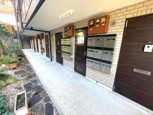 サンハイツ御幸の玄関