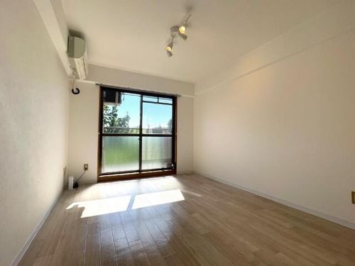 サンハイツ御幸の居間