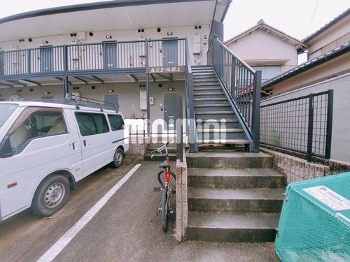 ルミエール吹上105の玄関