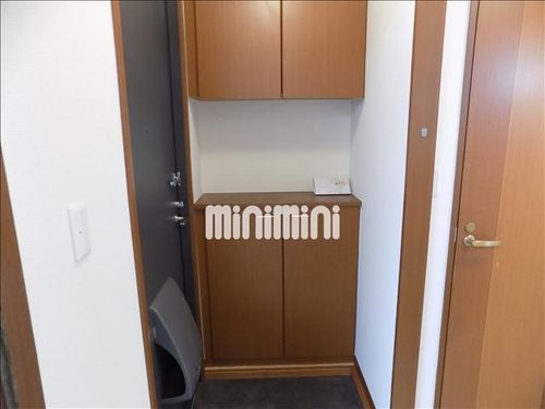 ファミーユAの玄関