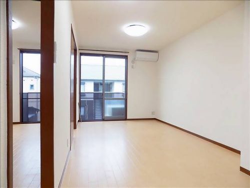 ファミーユAの居間