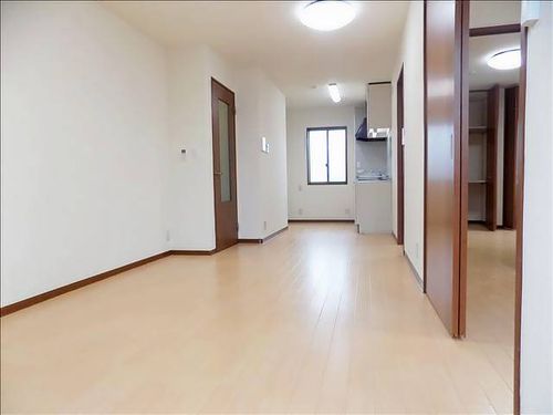 ファミーユAの居間