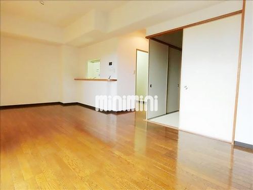 アーバンドエル八事石坂の居間