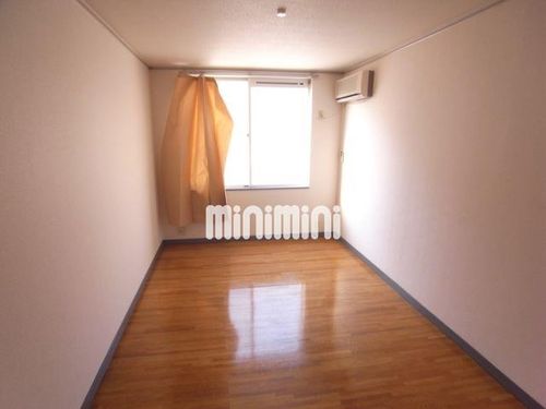 エステートピア栄の居間