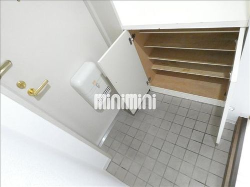 フォレスタ上条の玄関