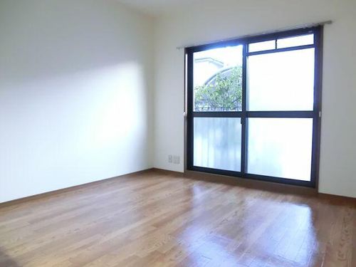 グランディーナ弐番館の居間