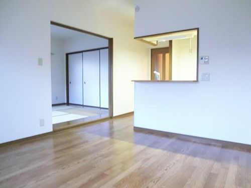 グランディーナ弐番館の居間