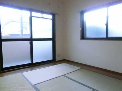 グランディーナ弐番館の居間