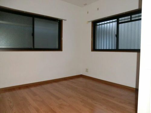 グランディーナ弐番館の居間