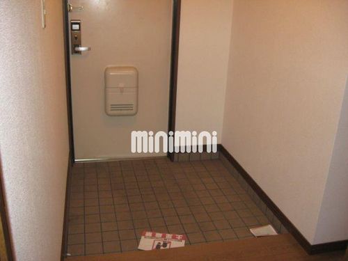 Villa上小田井壱番館の玄関