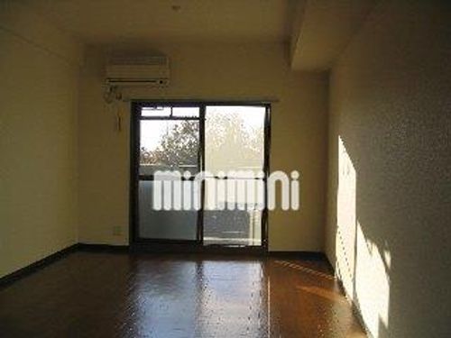 URBAN STAGE SHAMROCKの居間