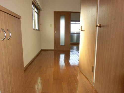 ウィンハイツ長久手の玄関