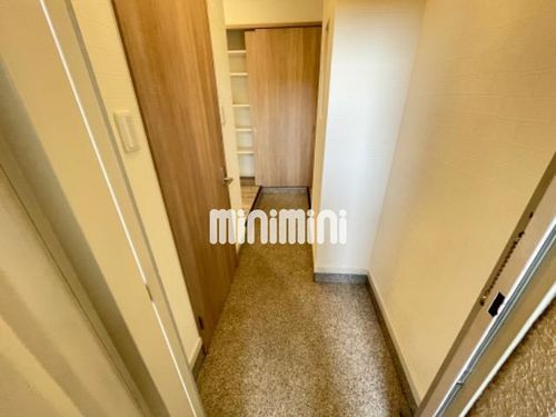 シャトー清城の玄関