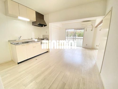 パークヒルズ雁宿の居間