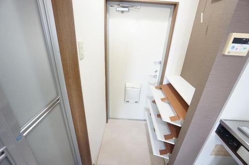 ライフイン・ウエストの玄関