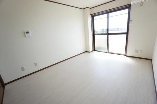 ライフイン・ウエストの居間