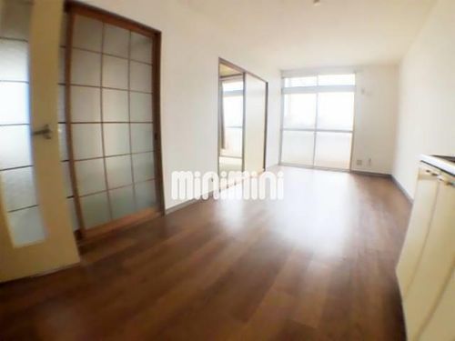 ムーニーナリタの居間