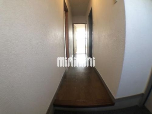 ムーニーナリタの玄関