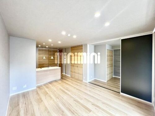 新築 ユーフォリアの居間