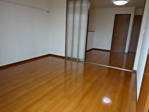 サクラヴィアーレ大浜 D棟の居間