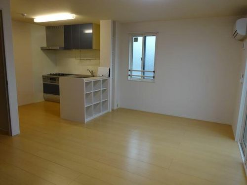 Novel Court IMAISE  B棟の玄関