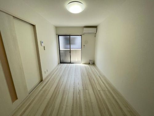 クレール ユニヴェールの居間