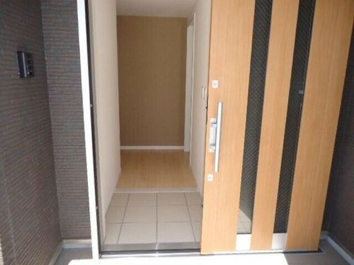 ヴィンテージマルコウC棟の玄関