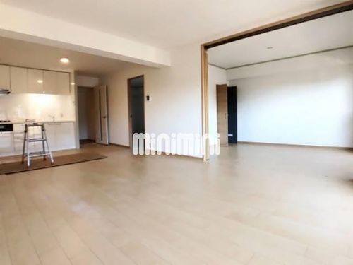 エルスタンザ原の居間