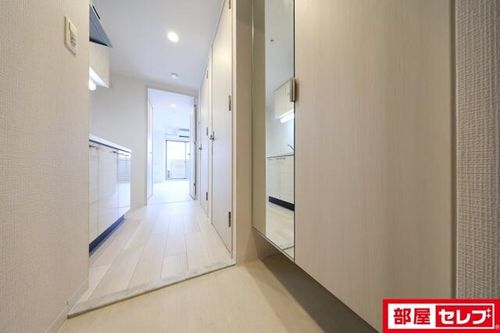 エスリード鶴舞グランパークス407の玄関