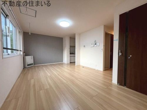 セザール川沿の内装