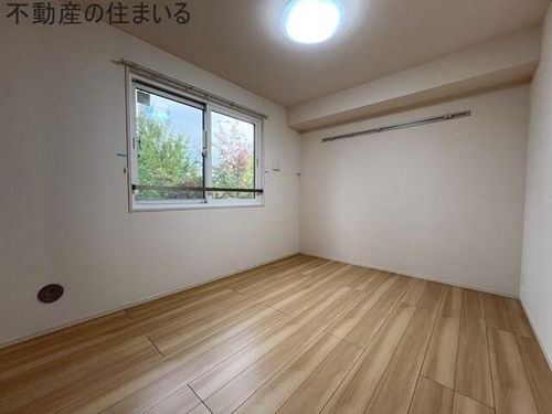 セザール川沿の内装