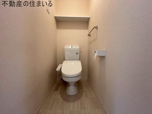 セザール川沿の内装