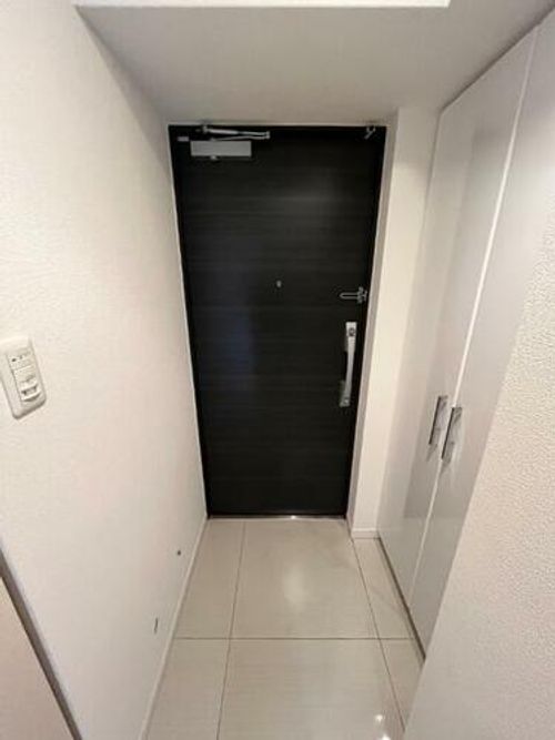 S-RESIDENCE難波Brillerの玄関