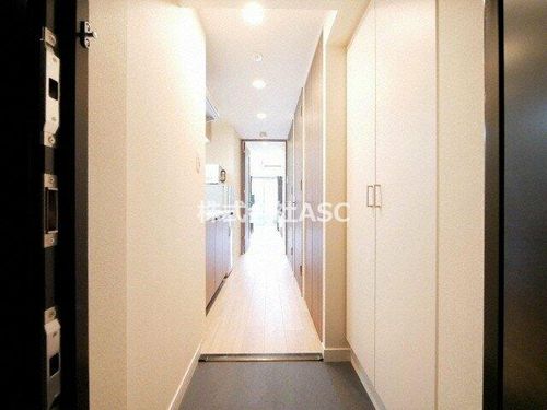 プレサンス谷町キャトル1304の玄関