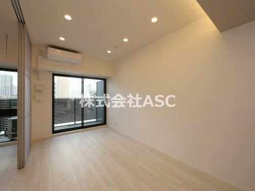 コンフォリア・リヴ北浜淡路町1503の居間