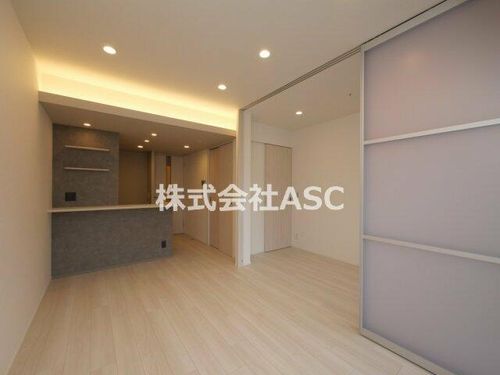 コンフォリア・リヴ北浜淡路町1503の居間