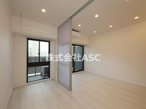 コンフォリア・リヴ北浜淡路町1503の居間