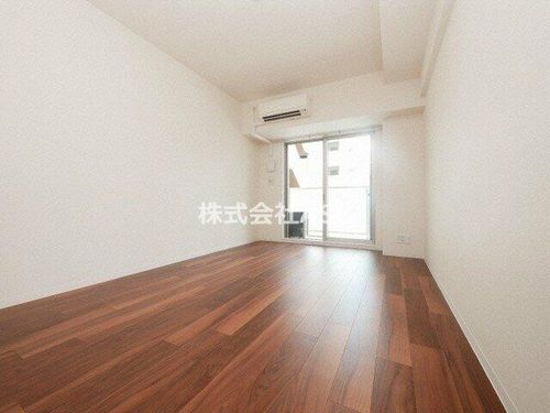 セイル淀屋橋1104の居間