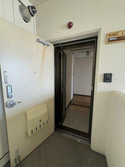 藤和しらさぎハイタウンB棟1107の玄関
